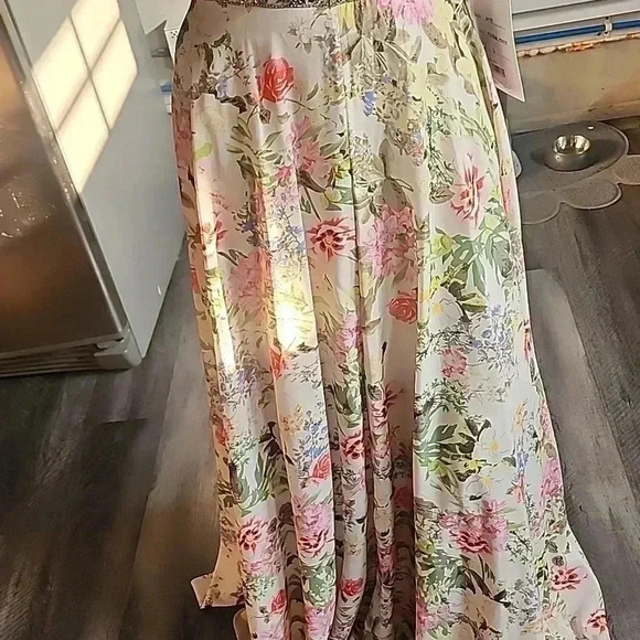 MAC DUGGAL FLORAL MULTI DRESS SIZE 2 - Picture 6 of 7